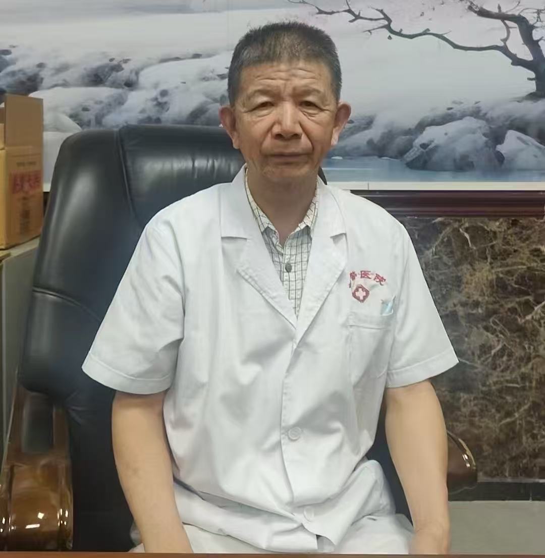 军医本色・匠心守痛｜安健体检何庚聪院长：四十余载深耕疼痛康复，仁心妙术护安康